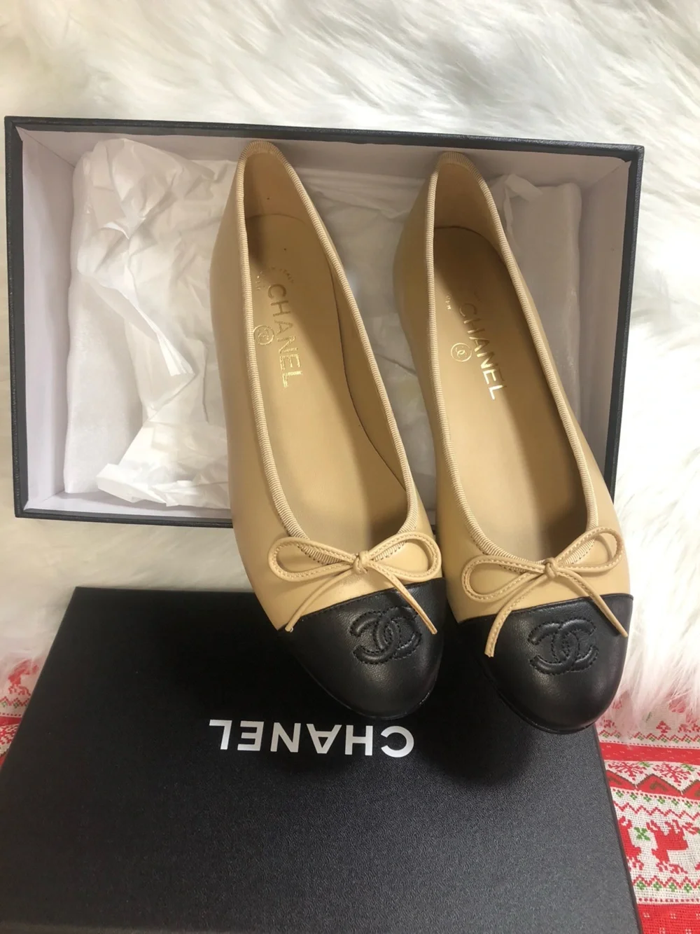 CHANEL Beige and Black Cap-Toe Leather Ballet Flats